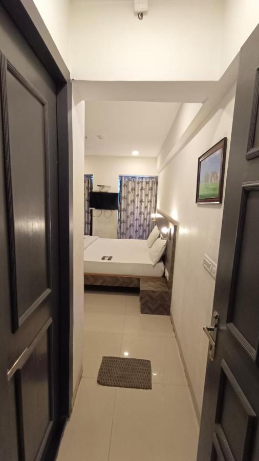 J R Residency Hotel Nova Bombaim Exterior foto