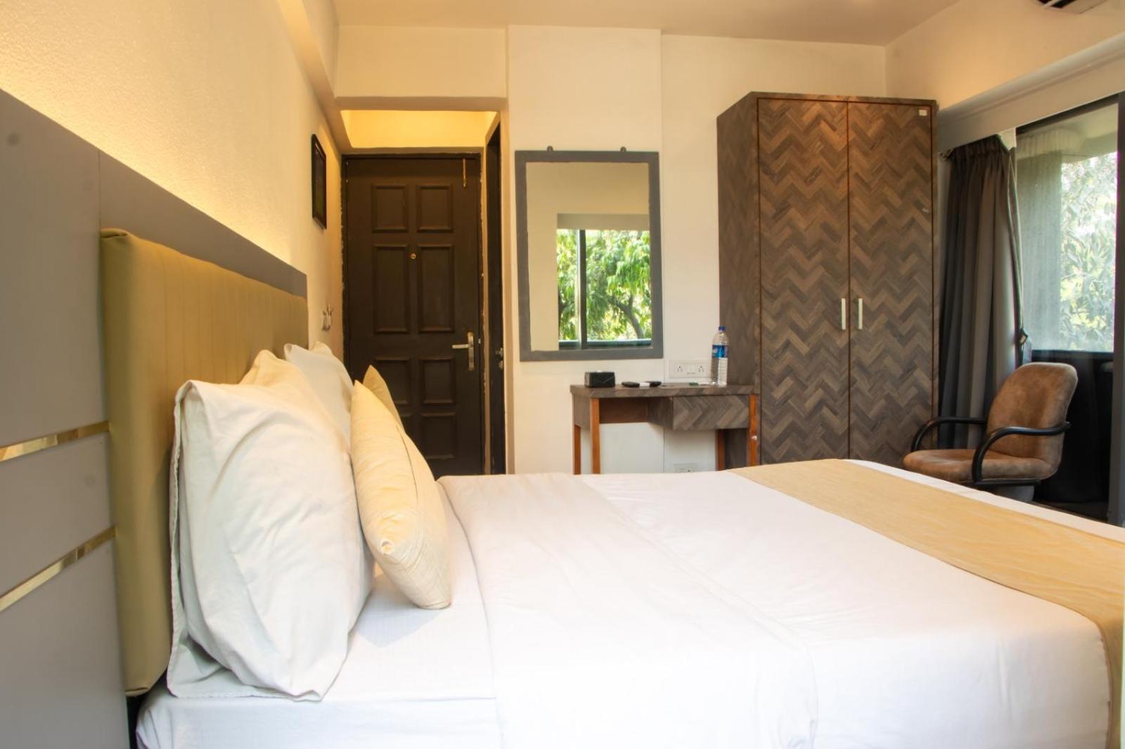 J R Residency Hotel Nova Bombaim Exterior foto