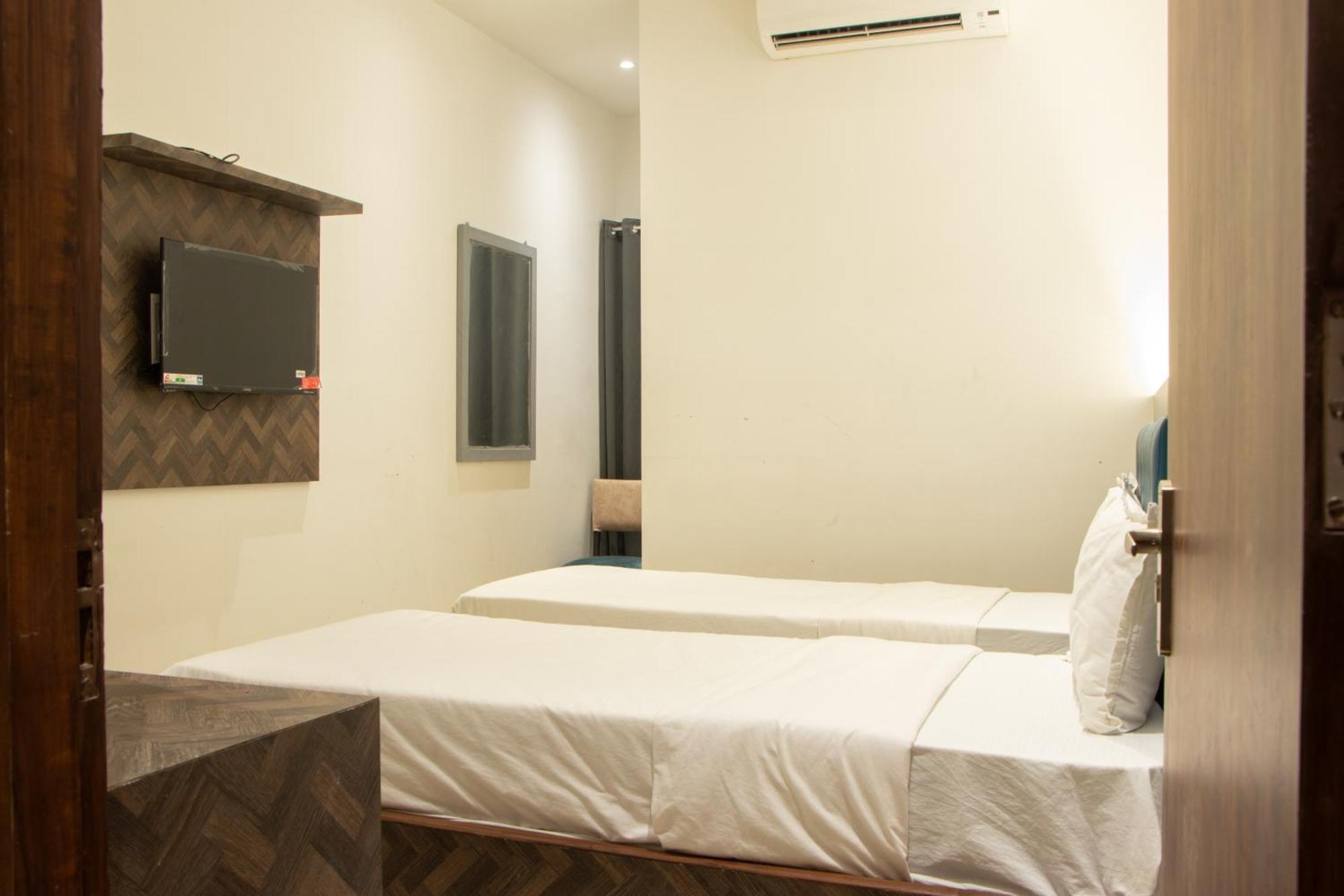 J R Residency Hotel Nova Bombaim Exterior foto